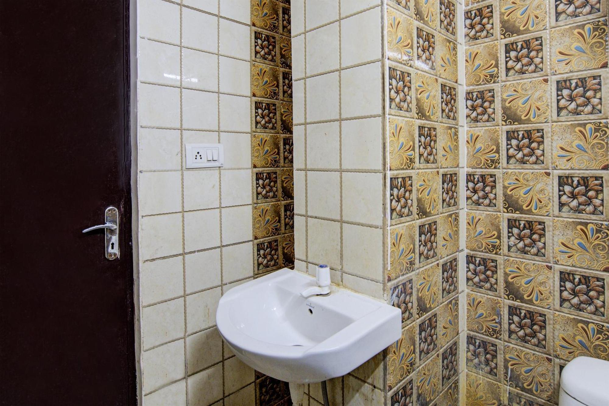 Hotel O Ocean Blue Residency Near Vs Mall نيودلهي المظهر الخارجي الصورة