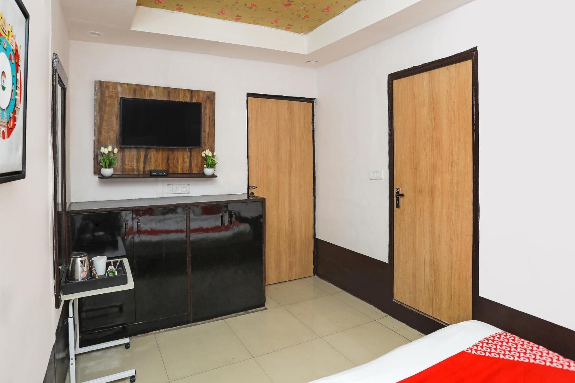 Hotel O Ocean Blue Residency Near Vs Mall نيودلهي المظهر الخارجي الصورة